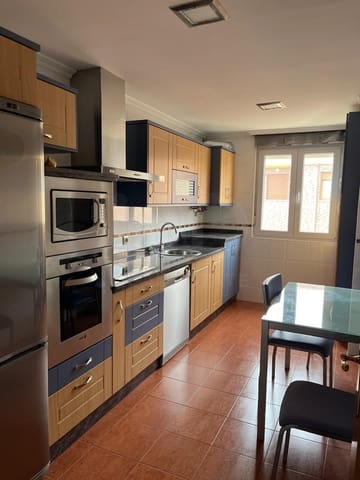3 sypialnia Apartament do wynajęcia w Miasto León z garażem - 700 € (Ref: 10147946)