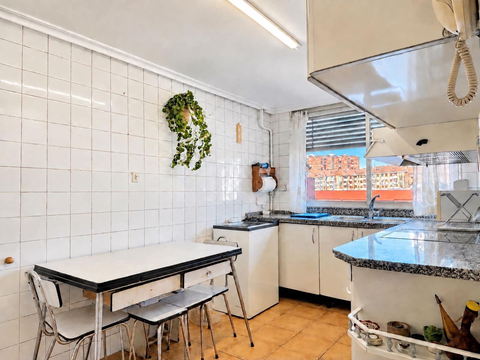 4 makuuhuone Omakotitalo myytävänä paikassa San Andres del Rabanedo mukana 
autotalli - 140 000 € (Ref: 10148034)