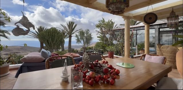 9 soverom Villa til salgs i La Asomada, Tías med svømmebasseng garasje - € 2 295 000 (Ref: 10148234)