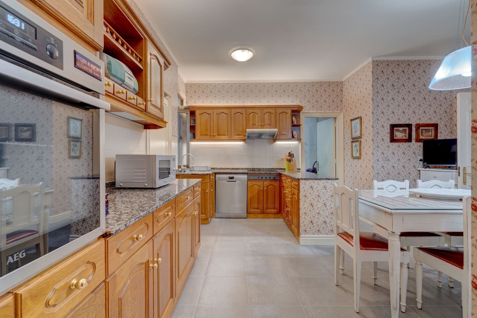 5 bedroom Apartment for sale in Bilbao with garage - € 1,100,000 (Ref: 10148820)