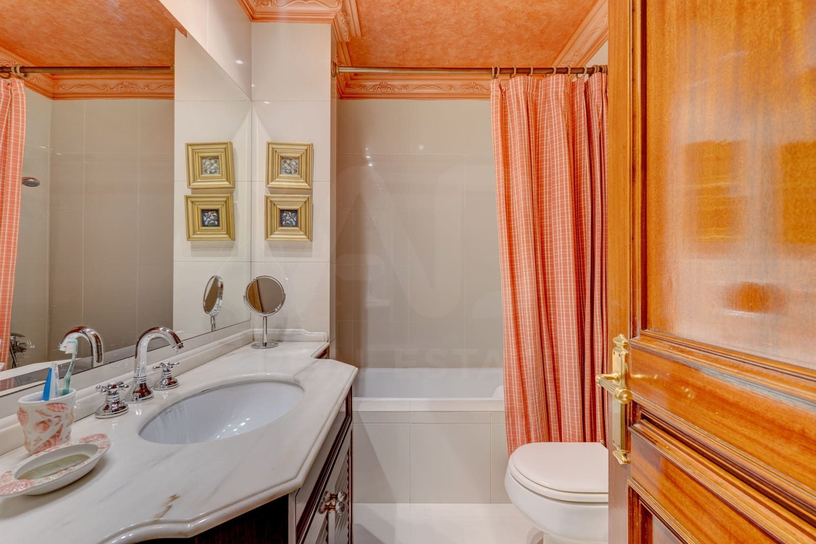 5 bedroom Apartment for sale in Bilbao with garage - € 1,100,000 (Ref: 10148820)