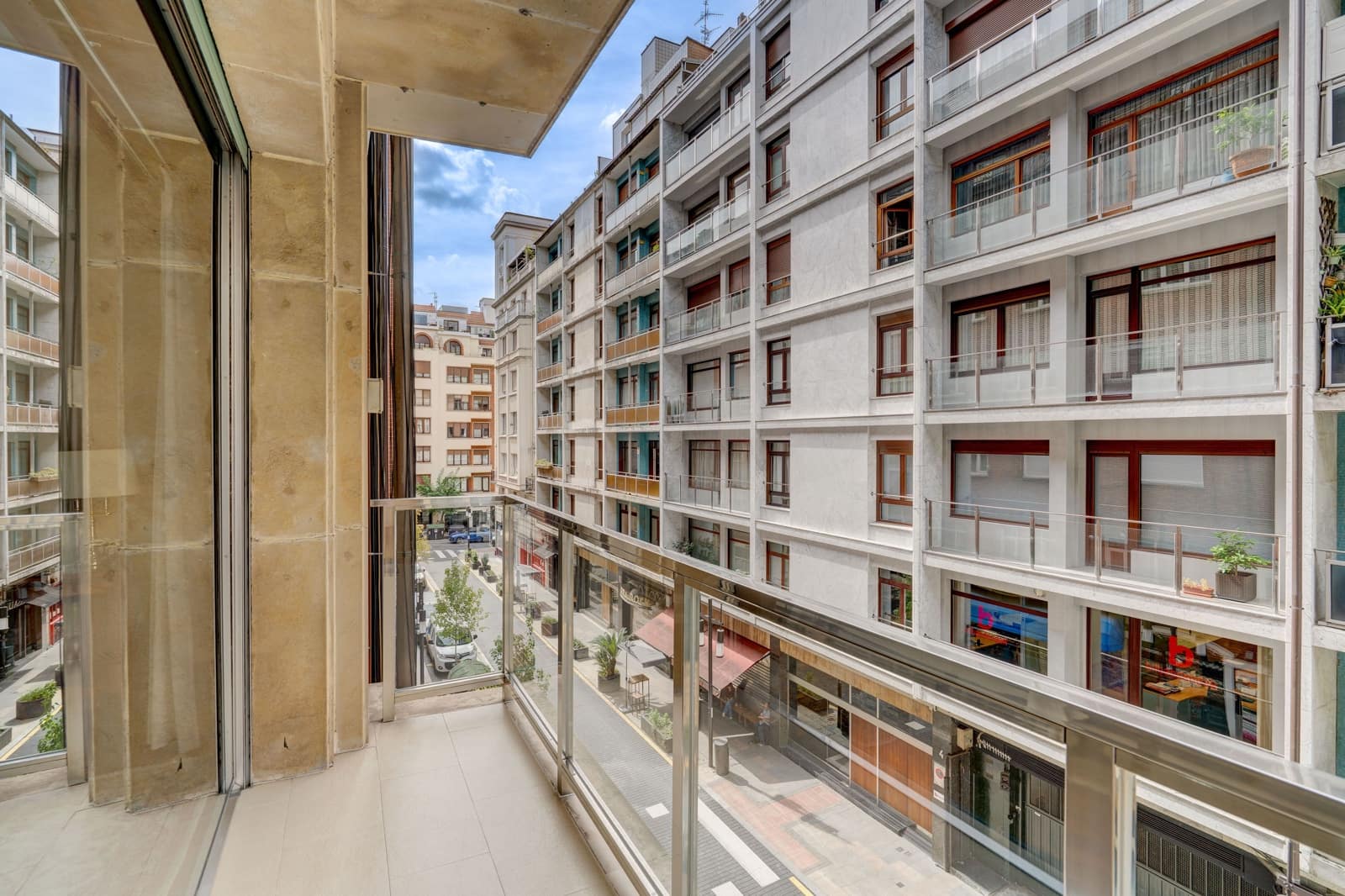 5 bedroom Apartment for sale in Bilbao with garage - € 1,100,000 (Ref: 10148820)