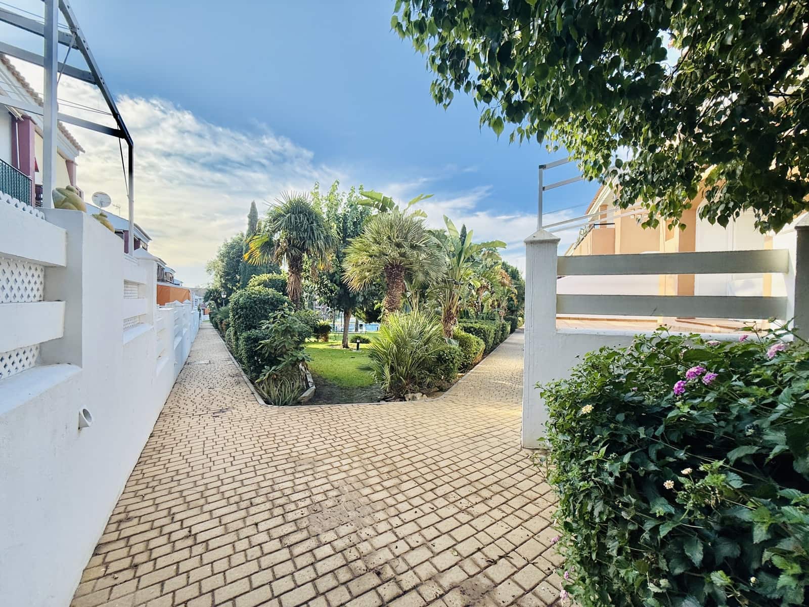 3 slaapkamer Appartement te koop in Chiclana de la Frontera met zwembad garage - € 360.000 (Ref: 10150120)