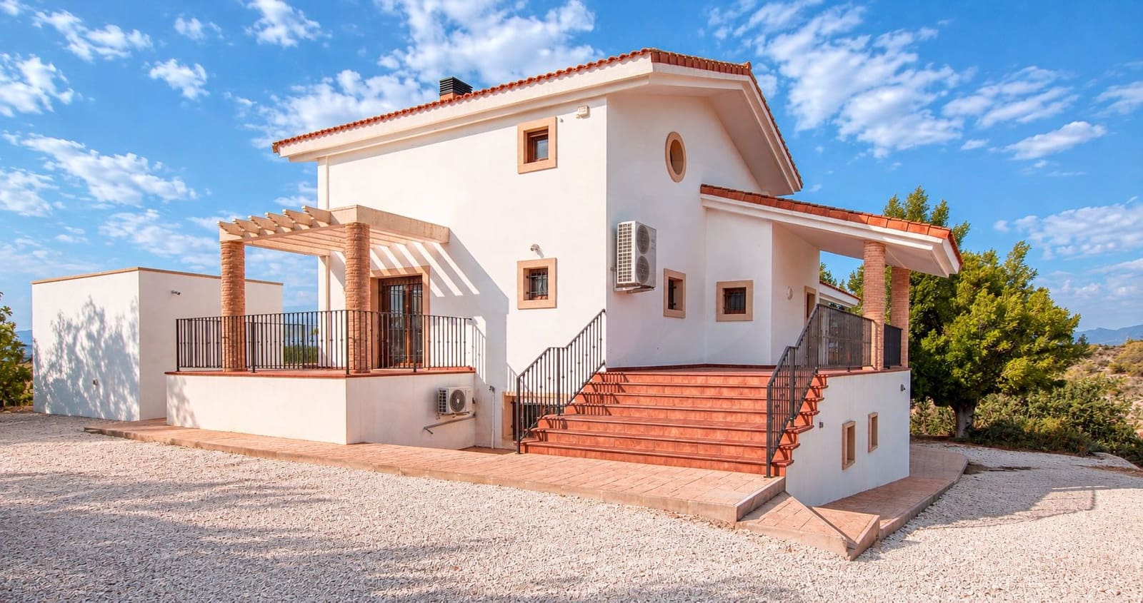 Villa for sale in Albatera with pool garage - € 565,000 (Ref: 10151440)