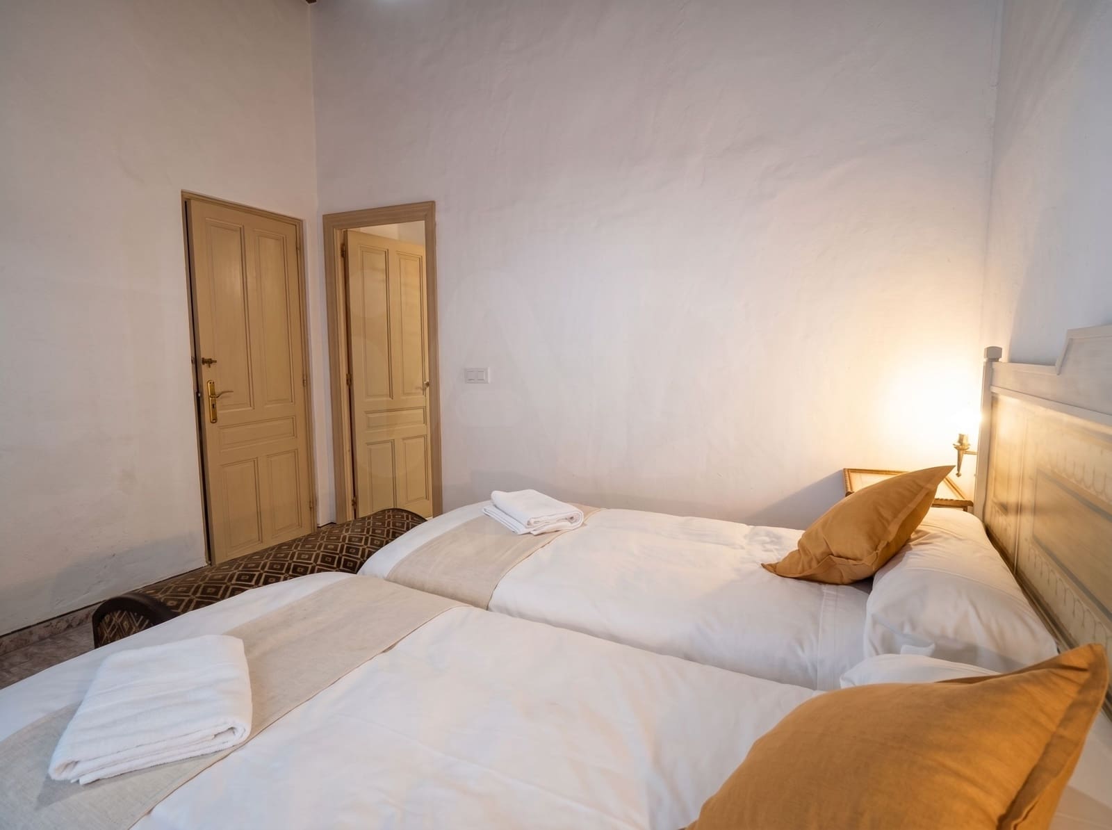 7 bedroom Townhouse for sale in Corteconcepcion - € 425,000 (Ref: 10153157)