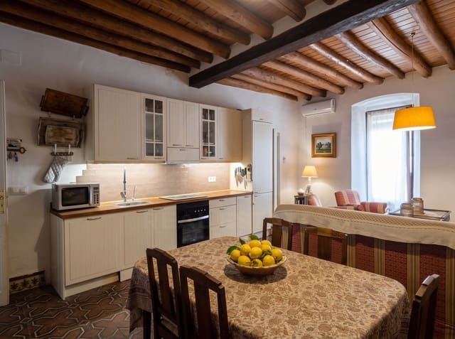 7 bedroom Townhouse for sale in Corteconcepción - € 425,000 (Ref: 10153157)