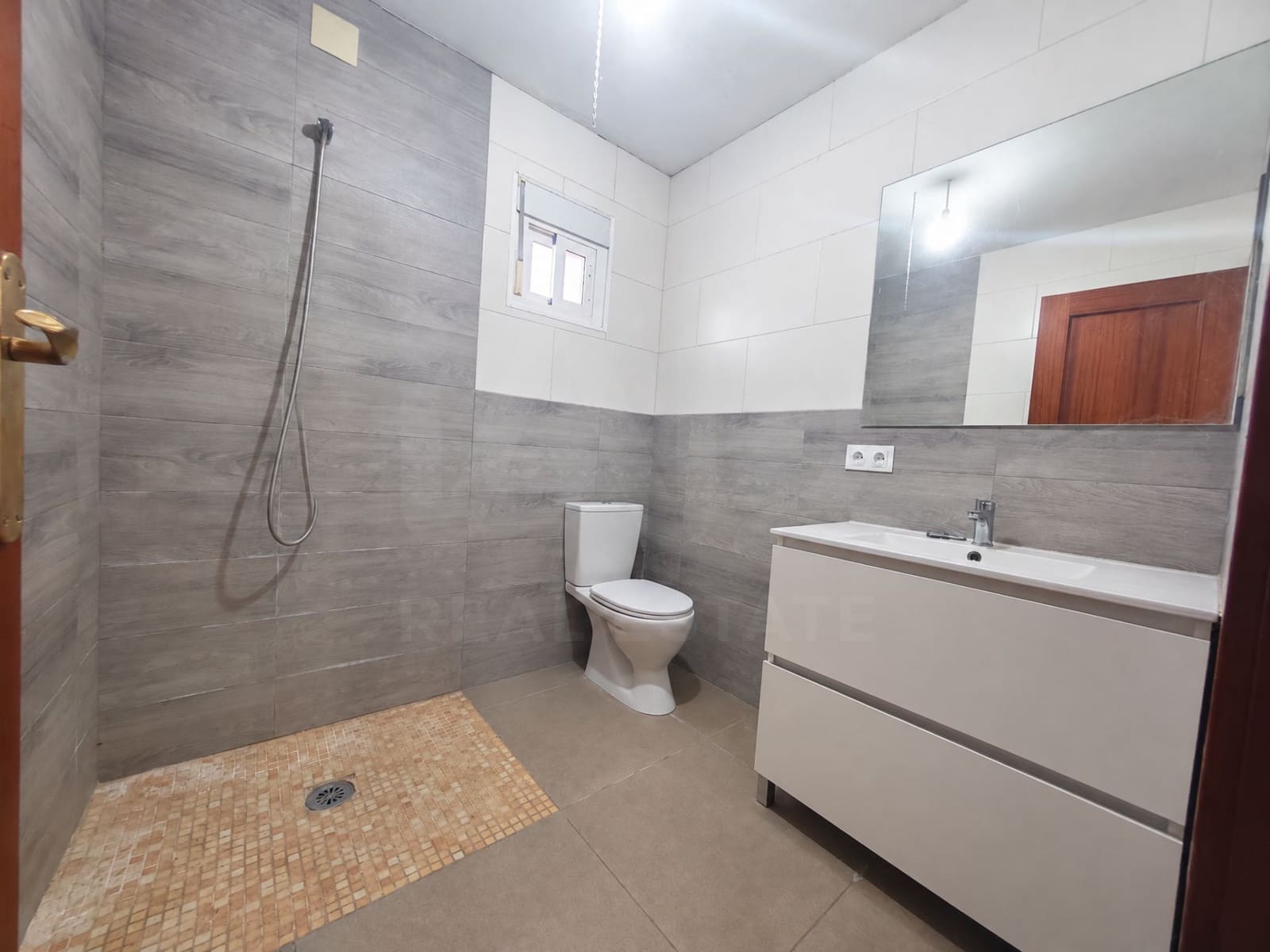 Finca/Country House for sale in Gibraleon with pool - € 149,900 (Ref: 10153258)
