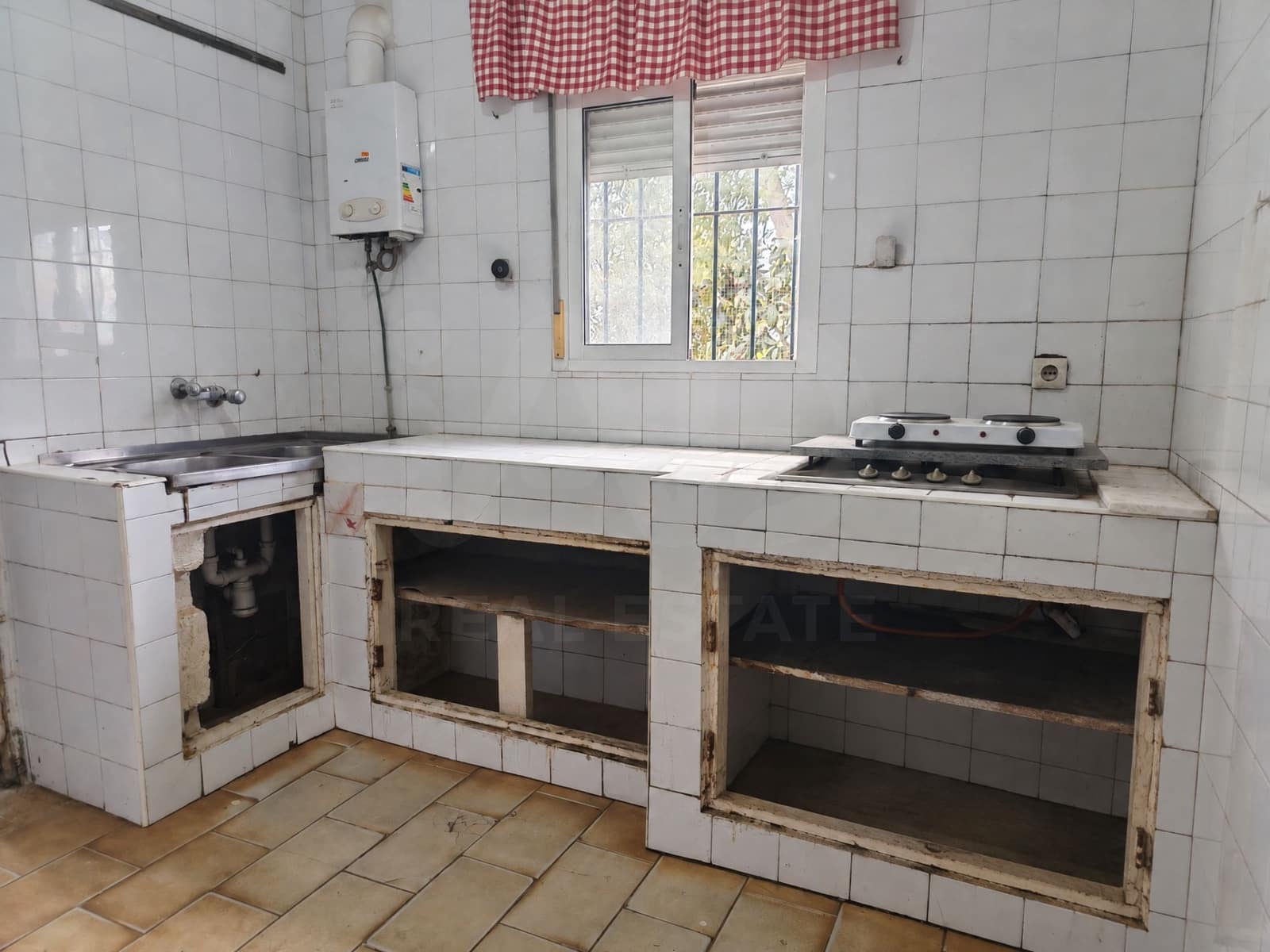 Finca/Country House for sale in Gibraleon with pool - € 149,900 (Ref: 10153258)