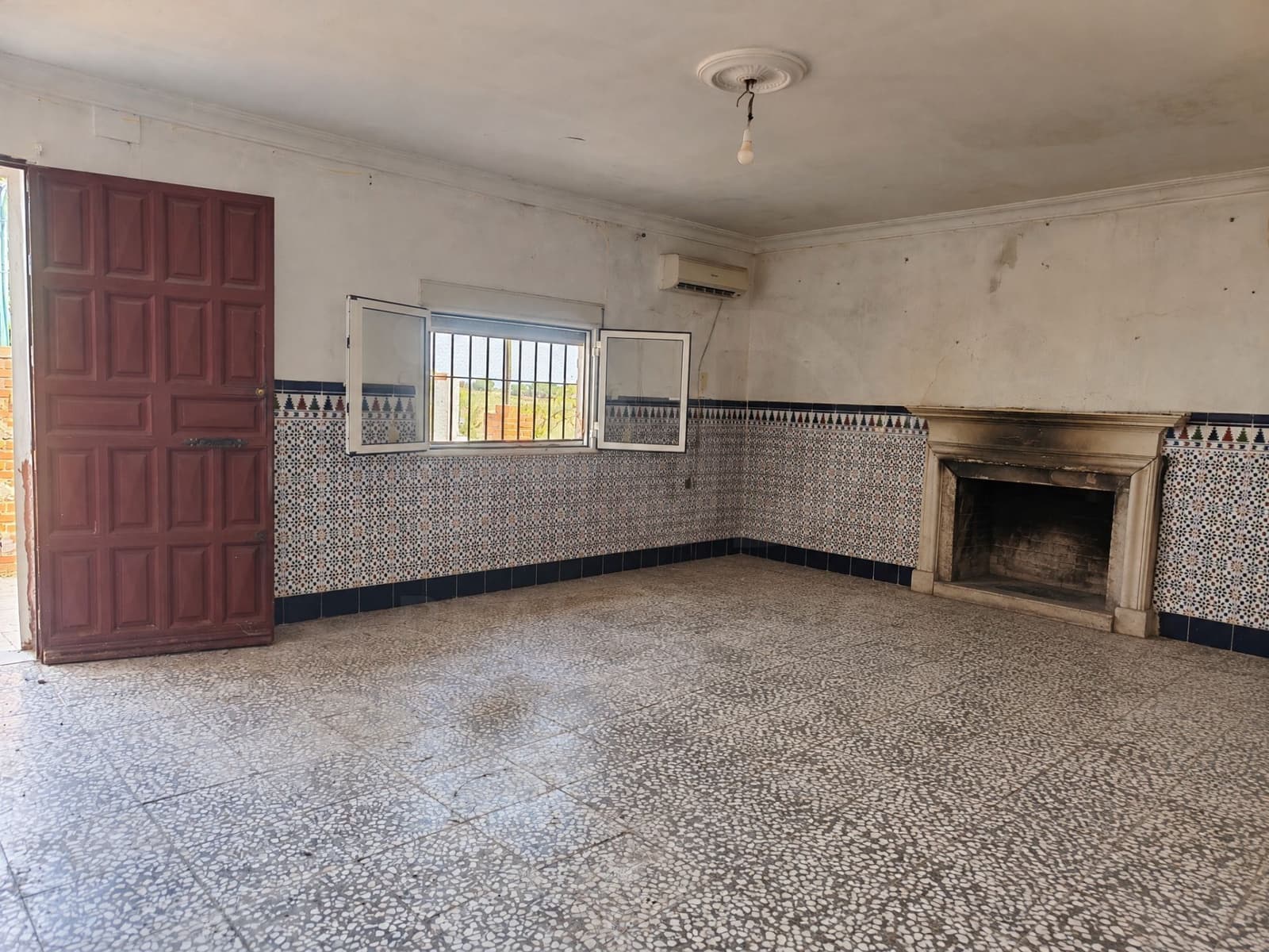 Finca/Country House for sale in Gibraleon with pool - € 149,900 (Ref: 10153258)