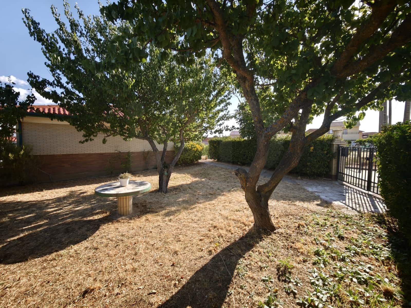 3 bedroom Townhouse for sale in Matanza with garage - € 99,000 (Ref: 10154244)