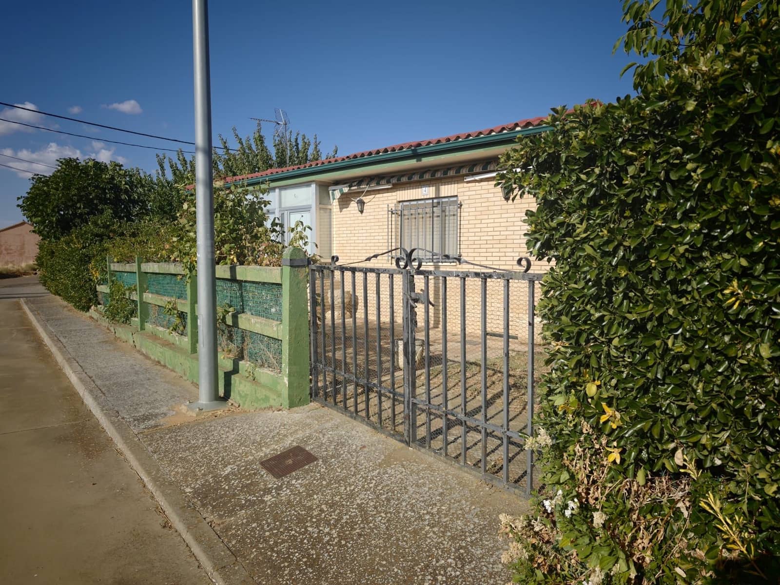 3 bedroom Townhouse for sale in Matanza with garage - € 99,000 (Ref: 10154244)