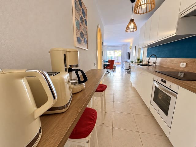 2 makuuhuone Huoneisto myytävänä paikassa Playa San Juan, Guía de Isora mukana uima-altaan 
autotalli - 368 000 € (Ref: 10154246)