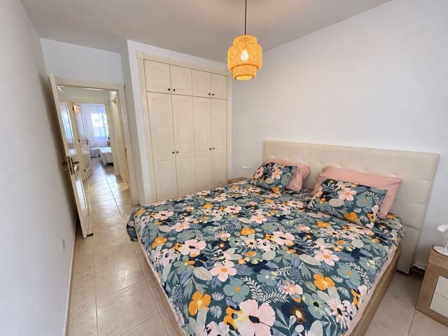 2 makuuhuone Huoneisto myytävänä paikassa Playa San Juan, Guía de Isora mukana uima-altaan 
autotalli - 368 000 € (Ref: 10154246)