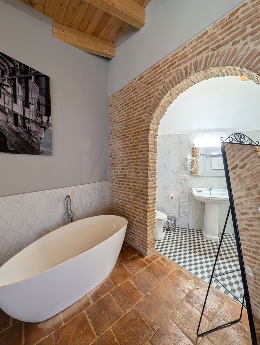 Commercial for sale in Montanchez - € 4,120,000 (Ref: 10154248)