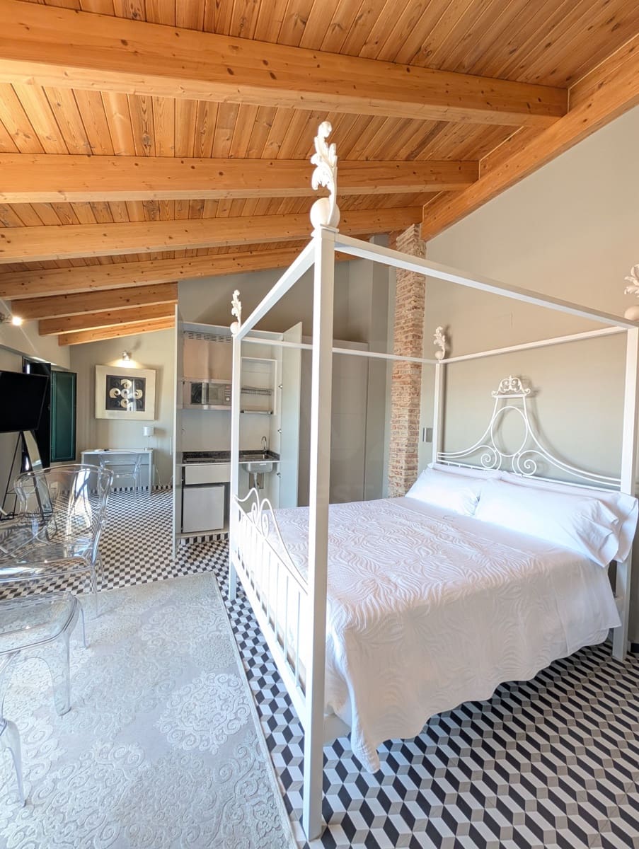 Commercial for sale in Montanchez - € 4,120,000 (Ref: 10154248)