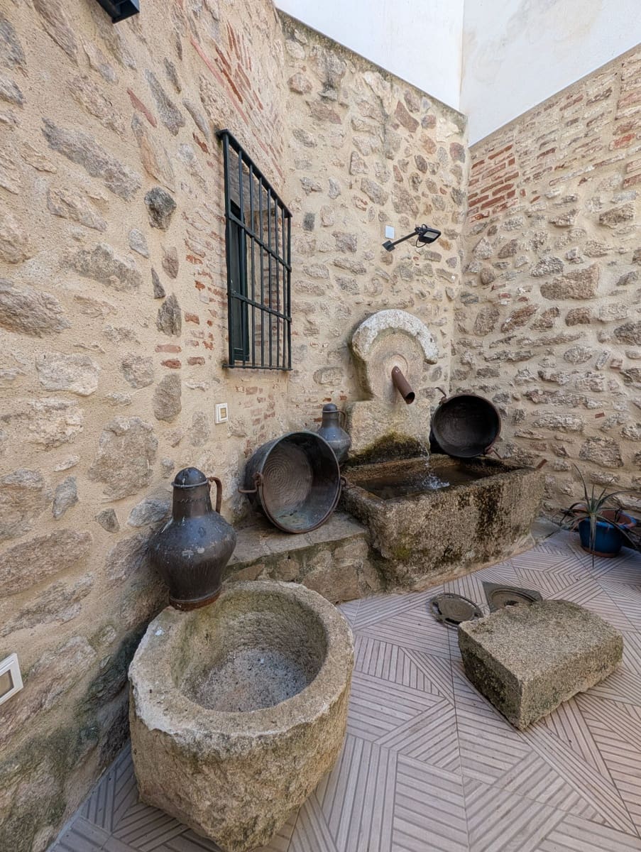 Commercial for sale in Montanchez - € 4,120,000 (Ref: 10154248)