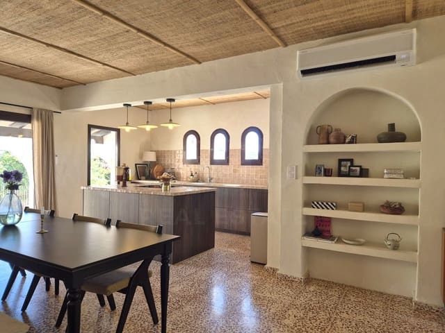 4 soveværelse Villa til salg i Teulada Pueblo, Teulada-Moraira med swimmingpool - € 799.000 (Ref: 10154521)