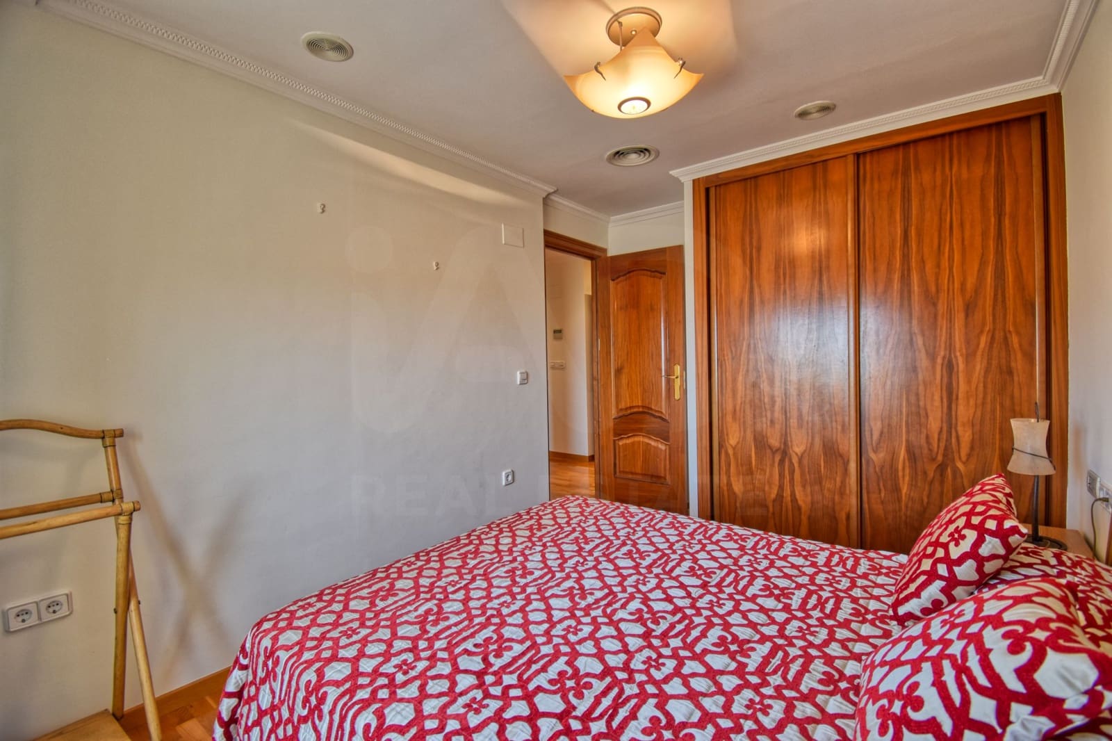5 bedroom Apartment for rent in Denia with pool garage - € 2,500 (Ref: 10154522)