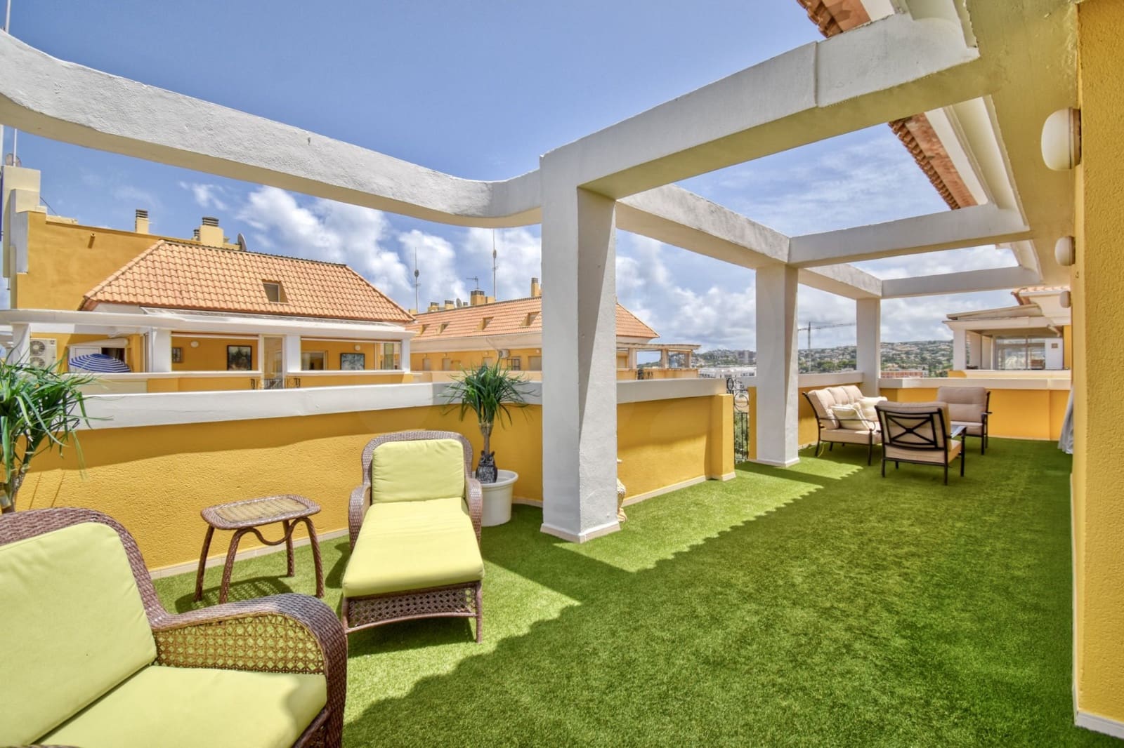 5 bedroom Apartment for rent in Denia with pool garage - € 2,500 (Ref: 10154522)