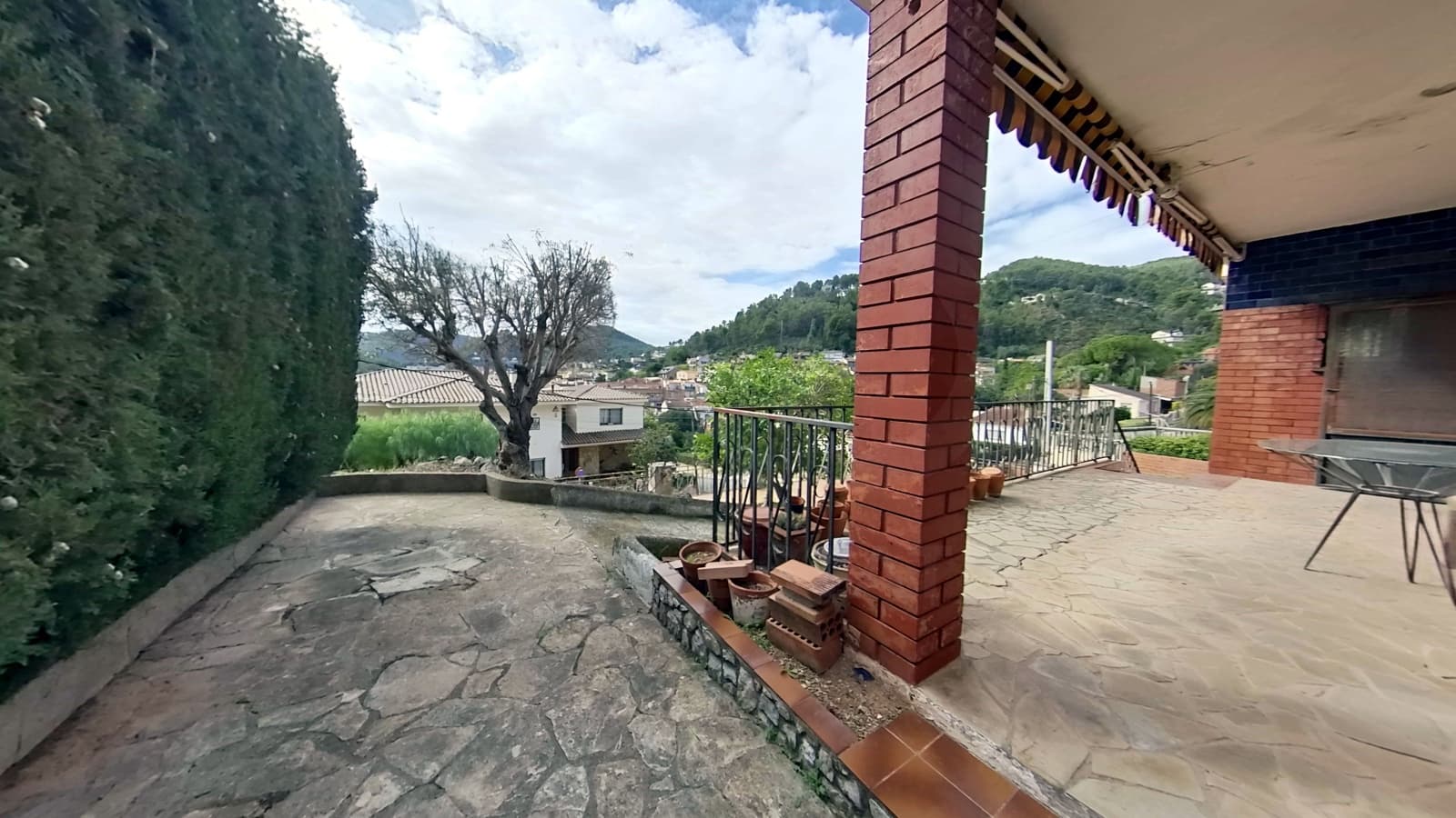 3 soveværelse Villa til salg i Vallirana med garage - € 395.000 (Ref: 10154523)