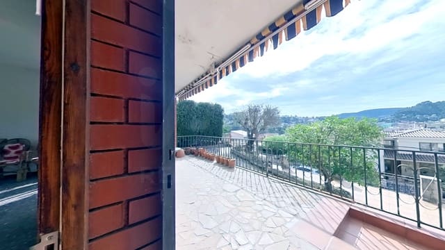 3 soveværelse Villa til salg i Vallirana med garage - € 395.000 (Ref: 10154523)