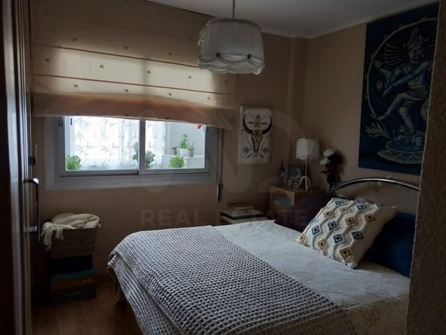 4 chambre Appartement à vendre à Terrassa - 195 000 € (Ref: 10157101)