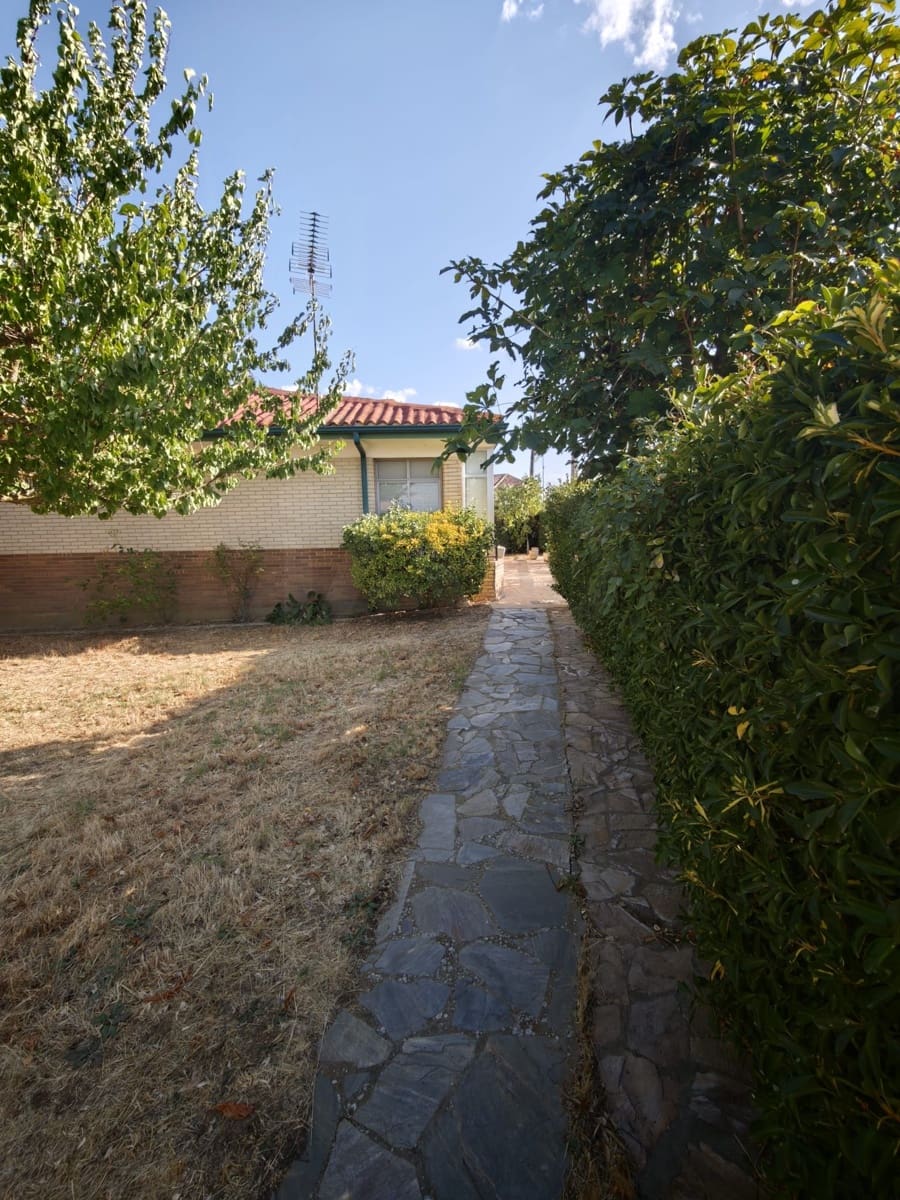 3 bedroom Townhouse for sale in Matanza with garage - € 99,000 (Ref: 10157110)