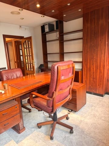 Kommersiell til salgs i Leon by - € 82 000 (Ref: 10157114)