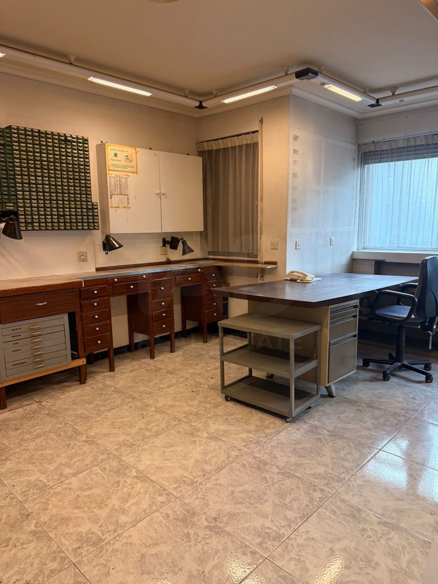 Kommersiell til salgs i Leon by - € 82 000 (Ref: 10157114)