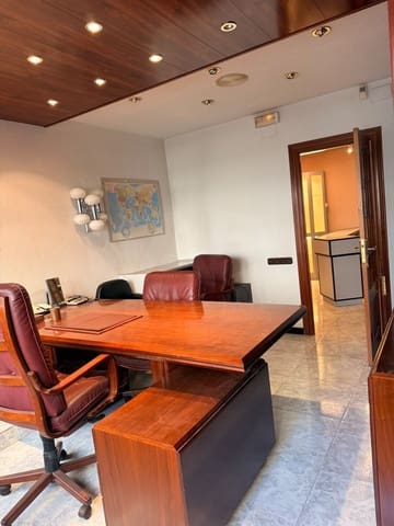 Kommersiell til salgs i Leon by - € 82 000 (Ref: 10157114)