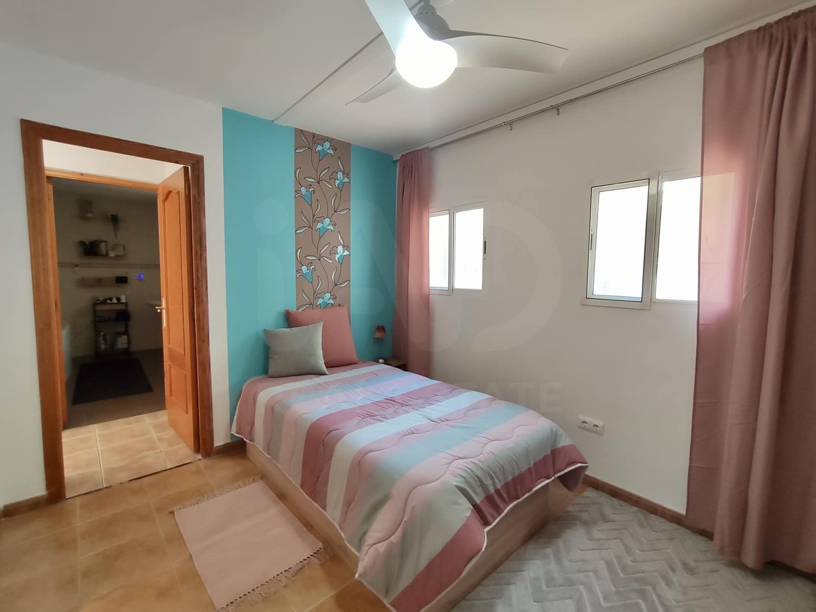 5 bedroom Finca/Country House for sale in Pedralba with pool - € 375,000 (Ref: 10158586)