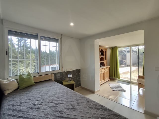 5 soveværelse Finca/Landehus til salg i Pedralba med swimmingpool - € 375.000 (Ref: 10158586)