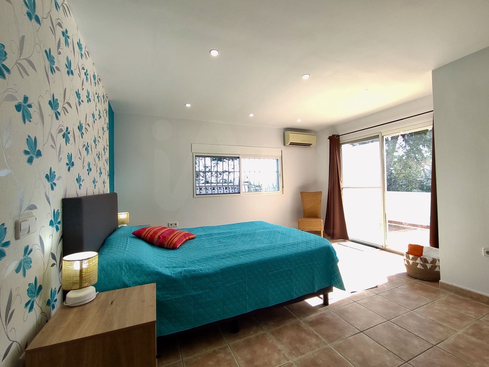 5 bedroom Finca/Country House for sale in Pedralba with pool - € 375,000 (Ref: 10158586)