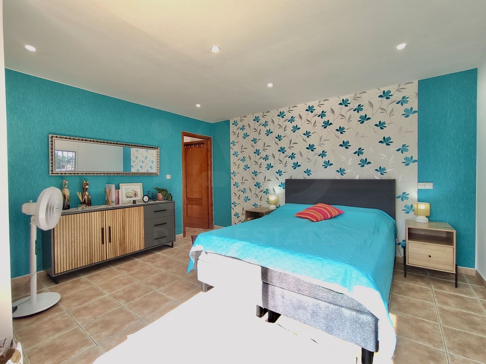 5 bedroom Finca/Country House for sale in Pedralba with pool - € 375,000 (Ref: 10158586)