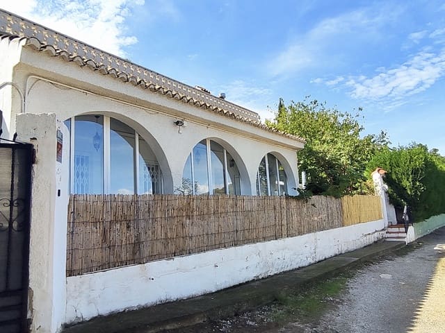 5 soveværelse Finca/Landehus til salg i Pedralba med swimmingpool - € 375.000 (Ref: 10158586)
