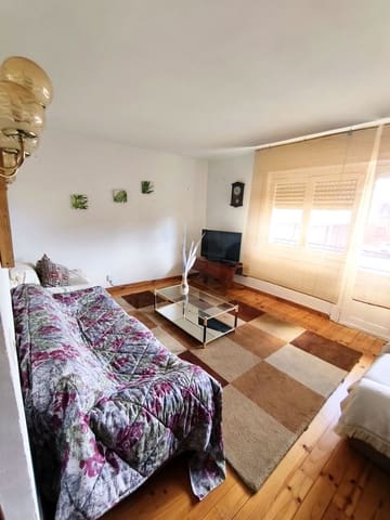 3 bedroom Apartment for rent in Almanza with garage - € 450 (Ref: 10158607)