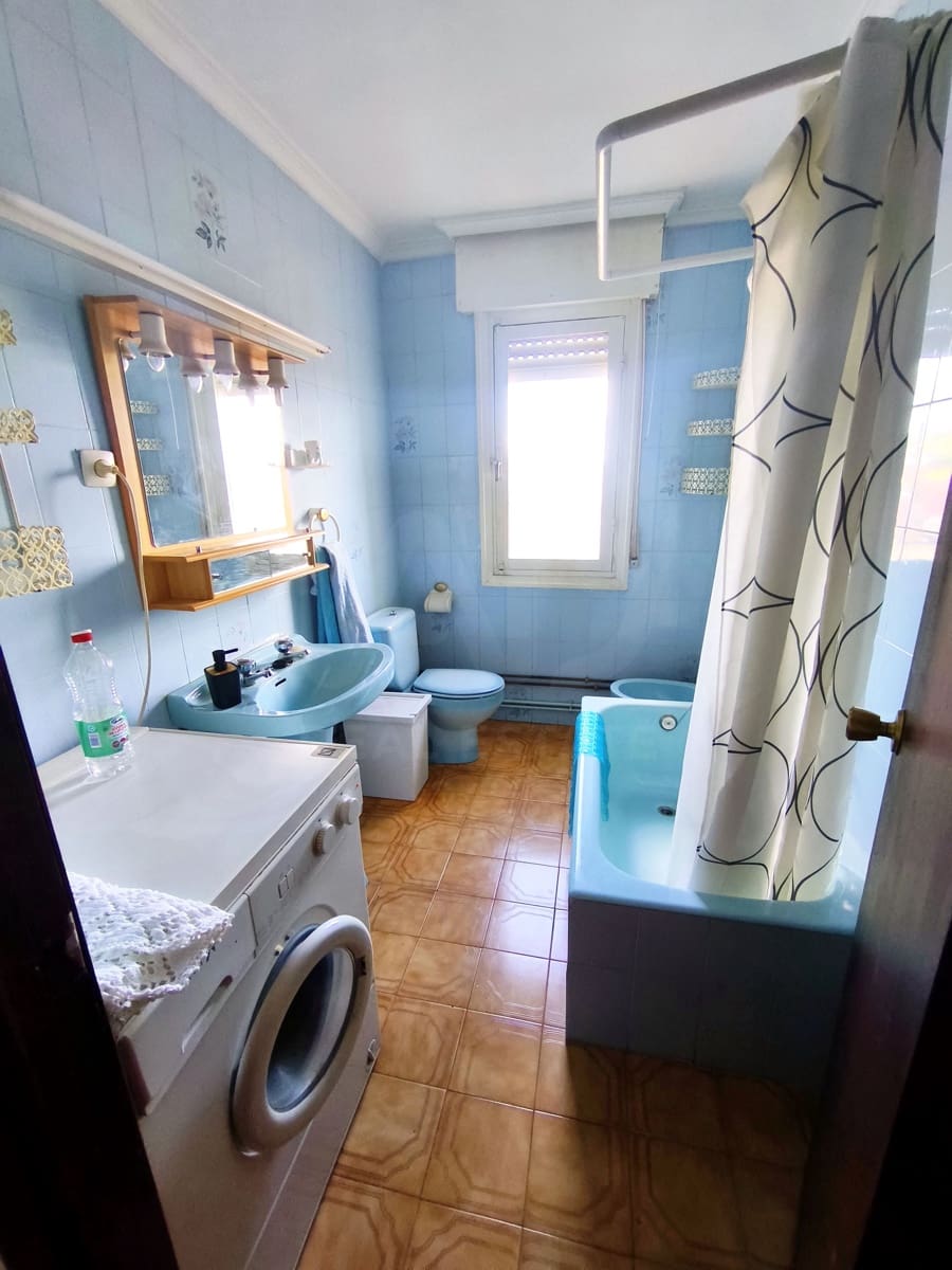 3 bedroom Apartment for rent in Almanza with garage - € 450 (Ref: 10158607)