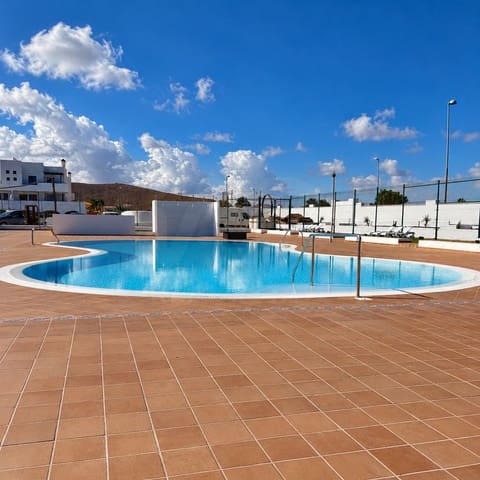 2 soverom Leilighet til salgs i Corralejo, La Oliva med svømmebasseng garasje - € 325 000 (Ref: 10158901)