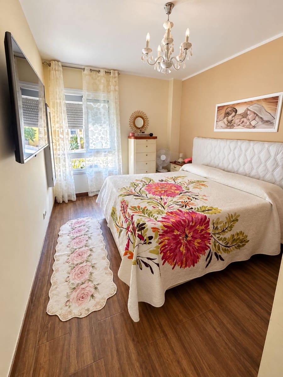2 bedroom Apartment for sale in Corralejo with pool garage - € 325,000 (Ref: 10158901)