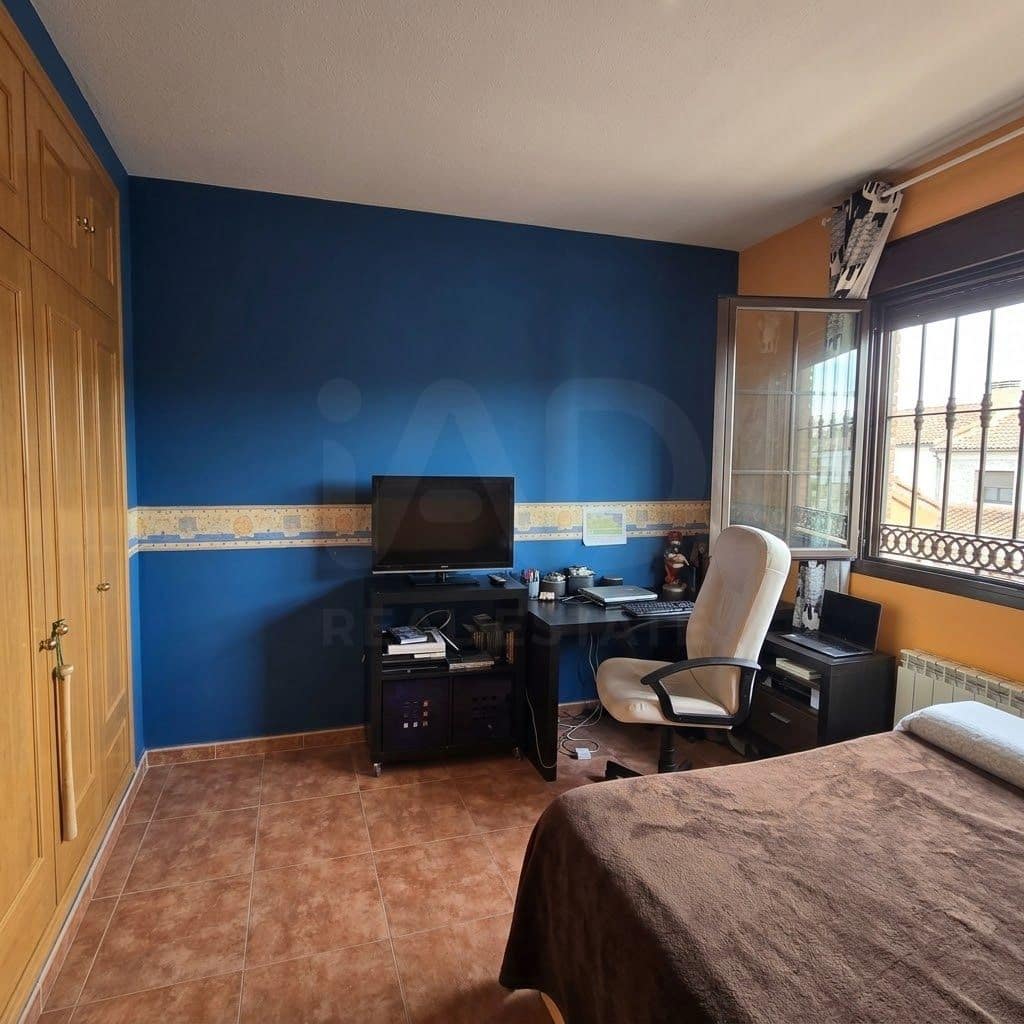 4 soveværelse Villa til salg i Ugena med garage - € 325.000 (Ref: 10159588)