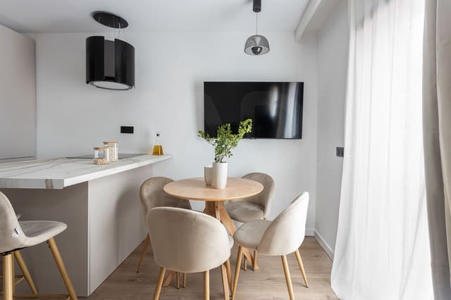 3 sovrum Radhus till salu i Badalona - 419 000 € (Ref: 10160293)