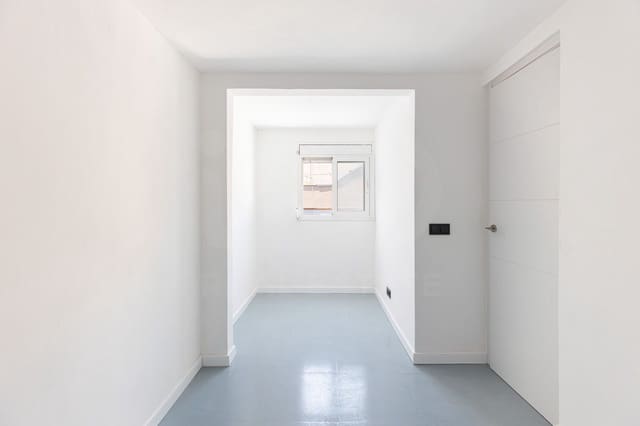 3 sovrum Radhus till salu i Badalona - 419 000 € (Ref: 10160293)