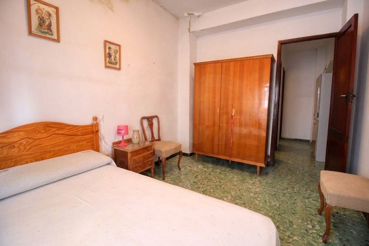 Byhus til salg i Oliva - € 80.000 (Ref: 10160830)