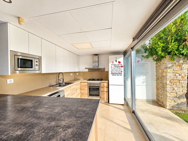 3 sypialnia Dom szeregowy na sprzedaż w Chiva z basenem garażem - 480 000 € (Ref: 10161492)
