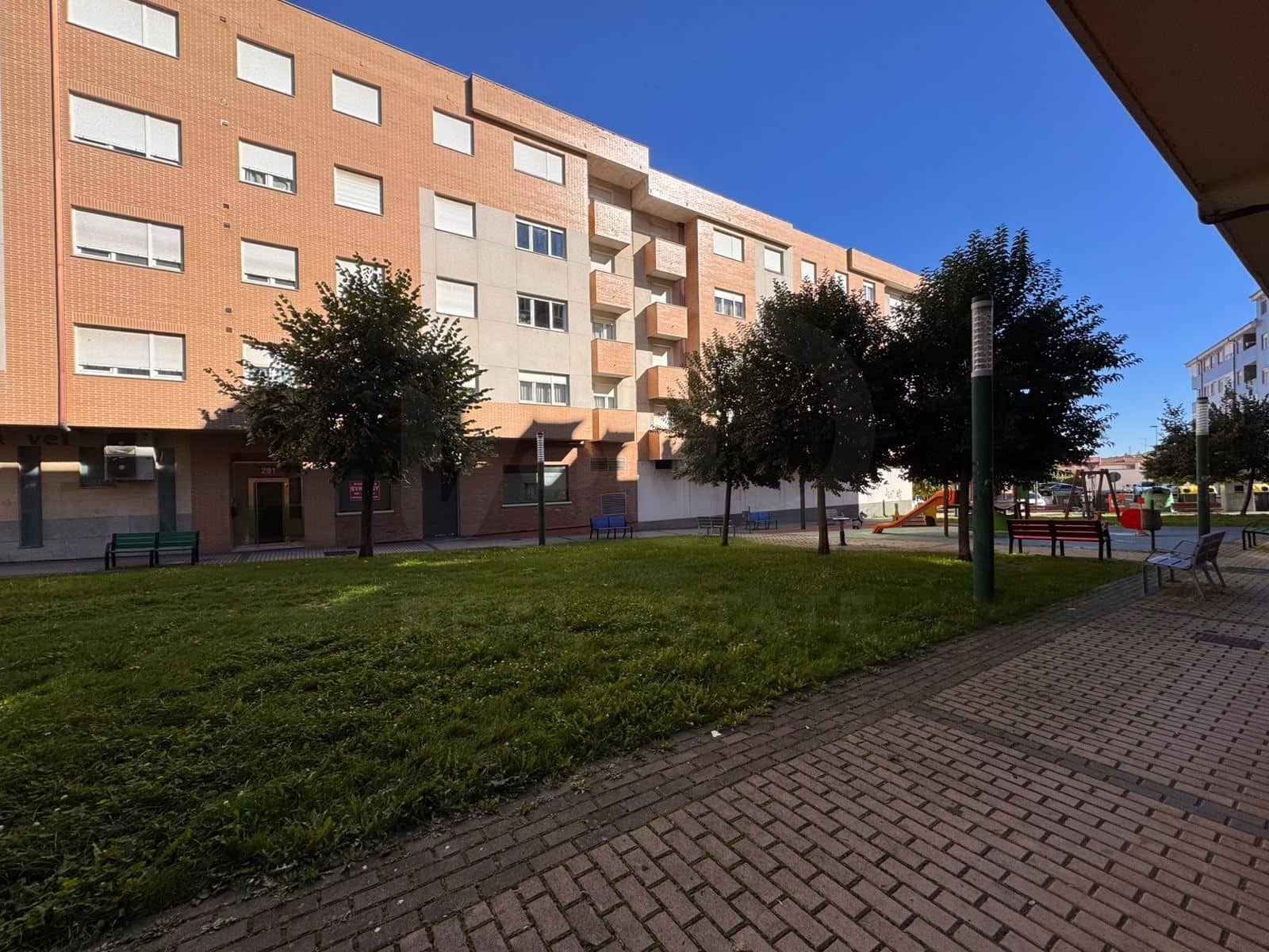 2 bedroom Apartment for sale in San Andres del Rabanedo with garage - € 175,000 (Ref: 10161994)