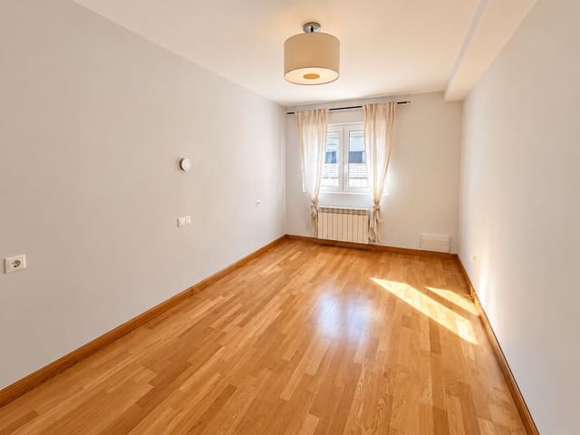 Apartamento de 2 habitaciones en San Andrés del Rabanedo en venta con garaje - 175.000 € (Ref: 10161994)