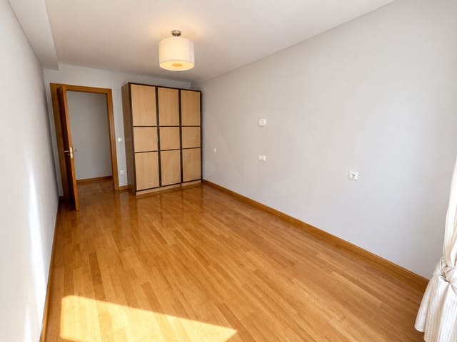 Apartamento de 2 habitaciones en San Andrés del Rabanedo en venta con garaje - 175.000 € (Ref: 10161994)