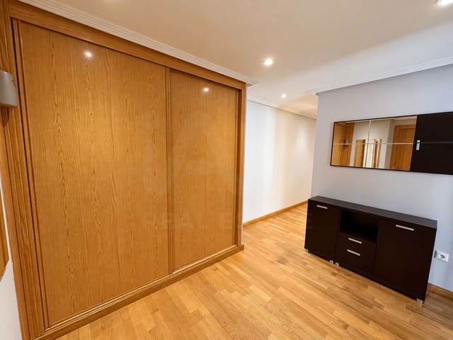 Apartamento de 2 habitaciones en San Andrés del Rabanedo en venta con garaje - 175.000 € (Ref: 10161994)