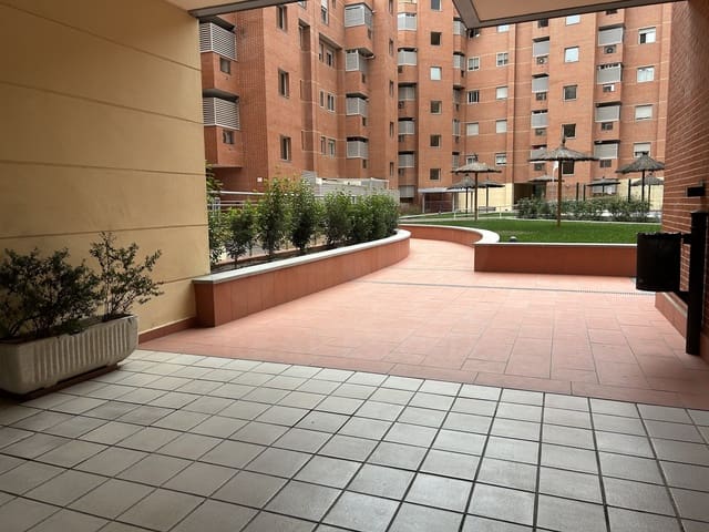 1 bedroom Apartment for rent in Legazpi, Madrid city with pool garage - € 1,400 (Ref: 10162585)