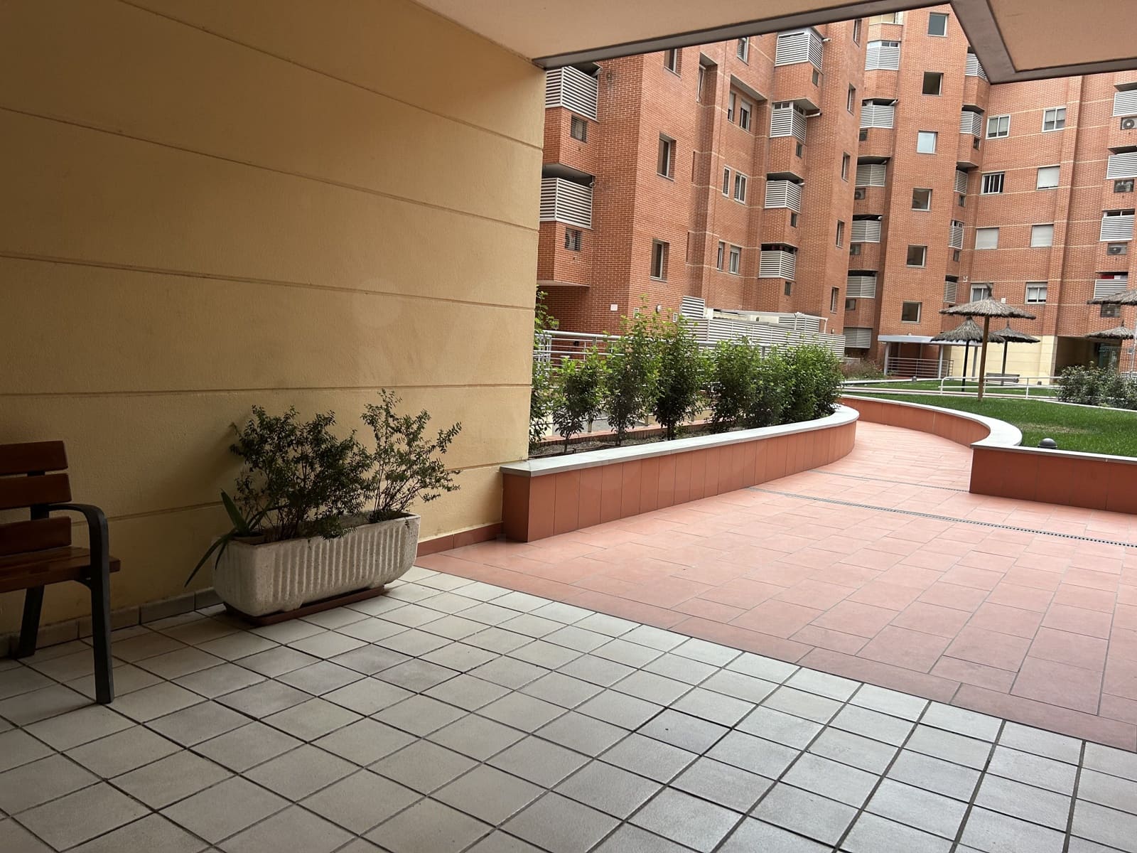 1 bedroom Apartment for rent in Madrid city with pool garage - € 1,400 (Ref: 10162585)
